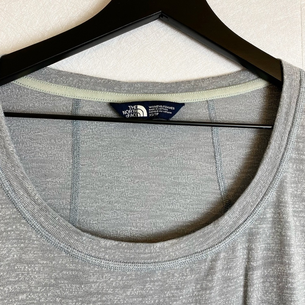 The North Face Light Heather Grey Round Neck Slouchy Slub Cotton Blend T-Shirt - Picture 4 of 6